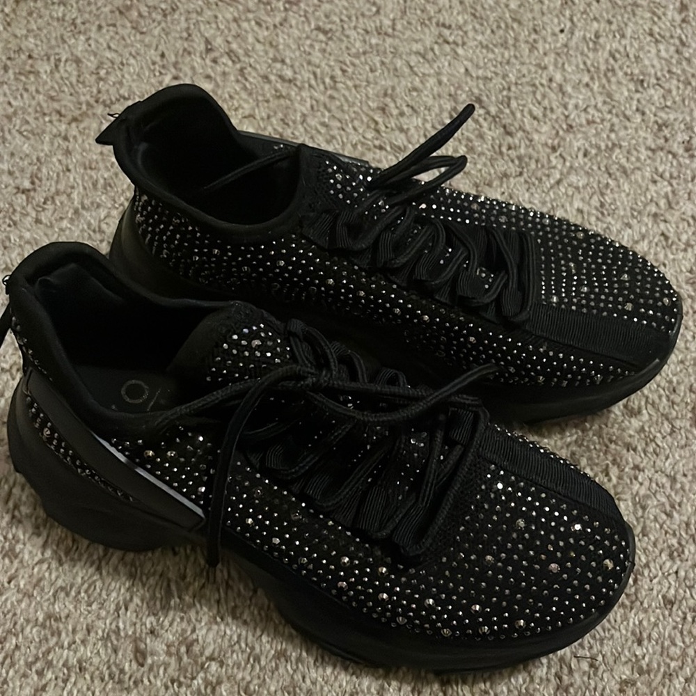 Tennis shoes woman